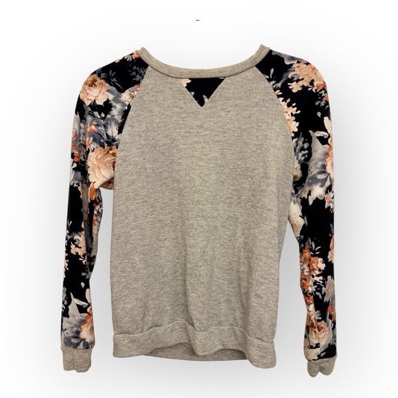 Papermoon Sweaters - Papermoon Heather Gray Raglan Sweatshirt w/ Floral Sleeves | Stitch Fix | Size M